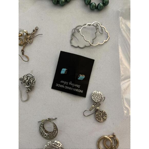 Mixed Lot Of Variety Jewelry. Necklaces, Pins, Earrings. All Earrings Have Pairs - Picture 14 of 15